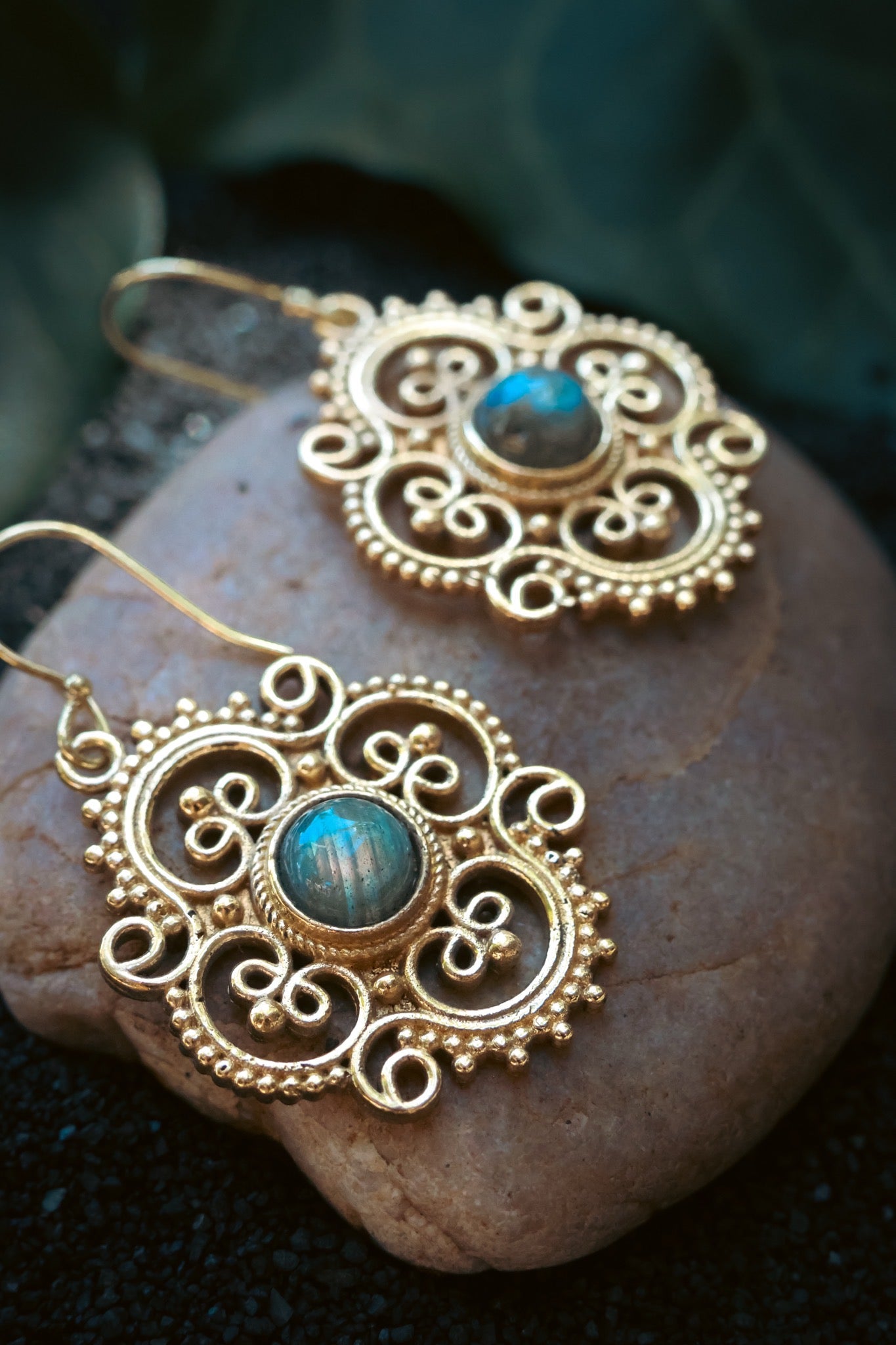 Brass Earrings -Clover - Labradorite