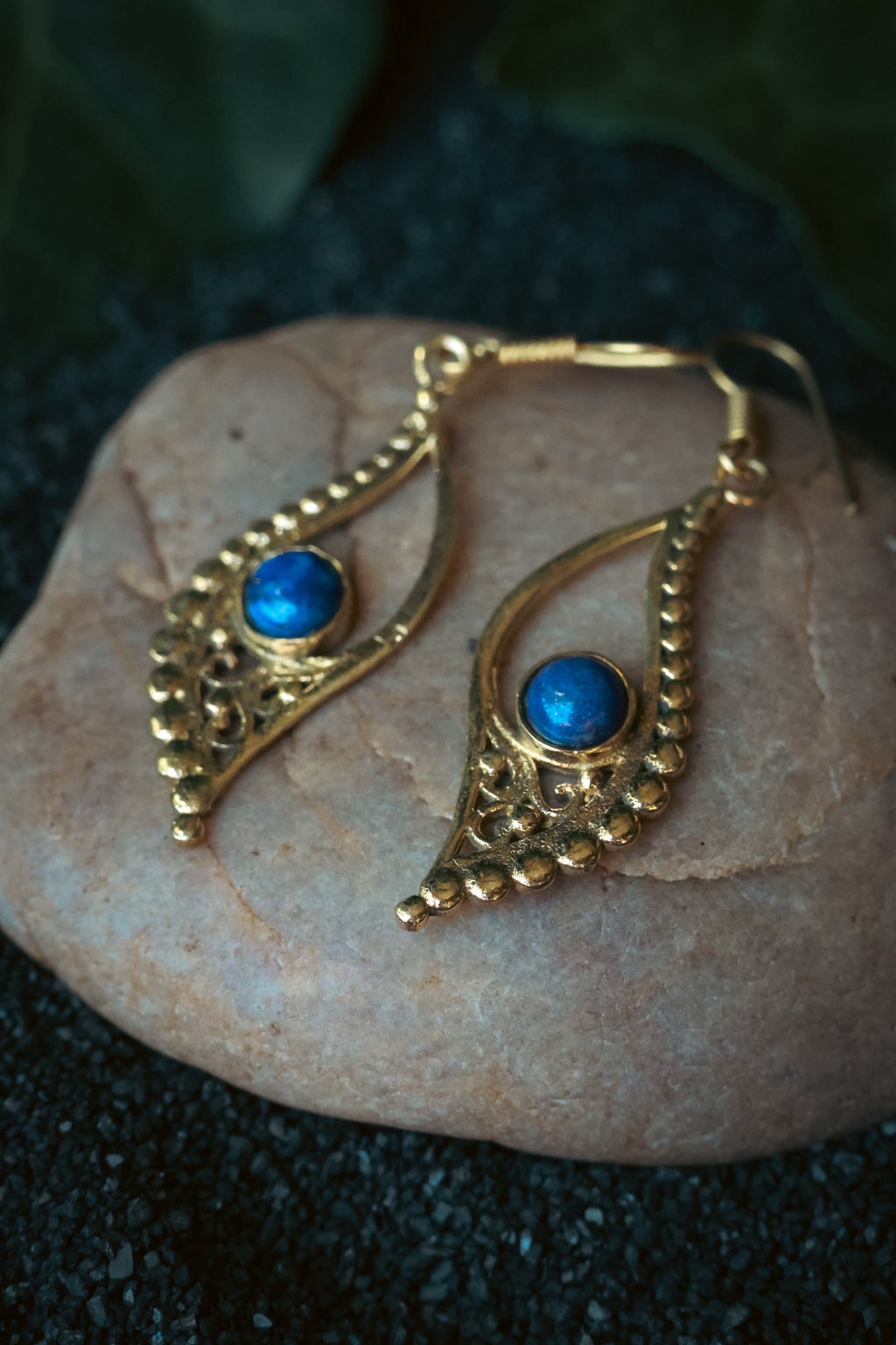 Brass Earrings - Crescent Leaf - Lapis lazuli