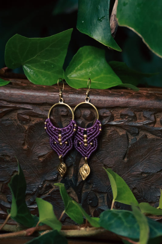 Teardrop purple macrame earrings