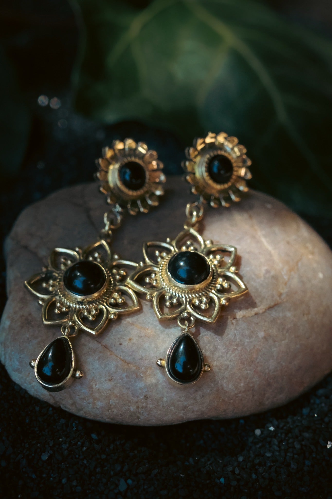 Brass Earrings - Sunflower - Onyx