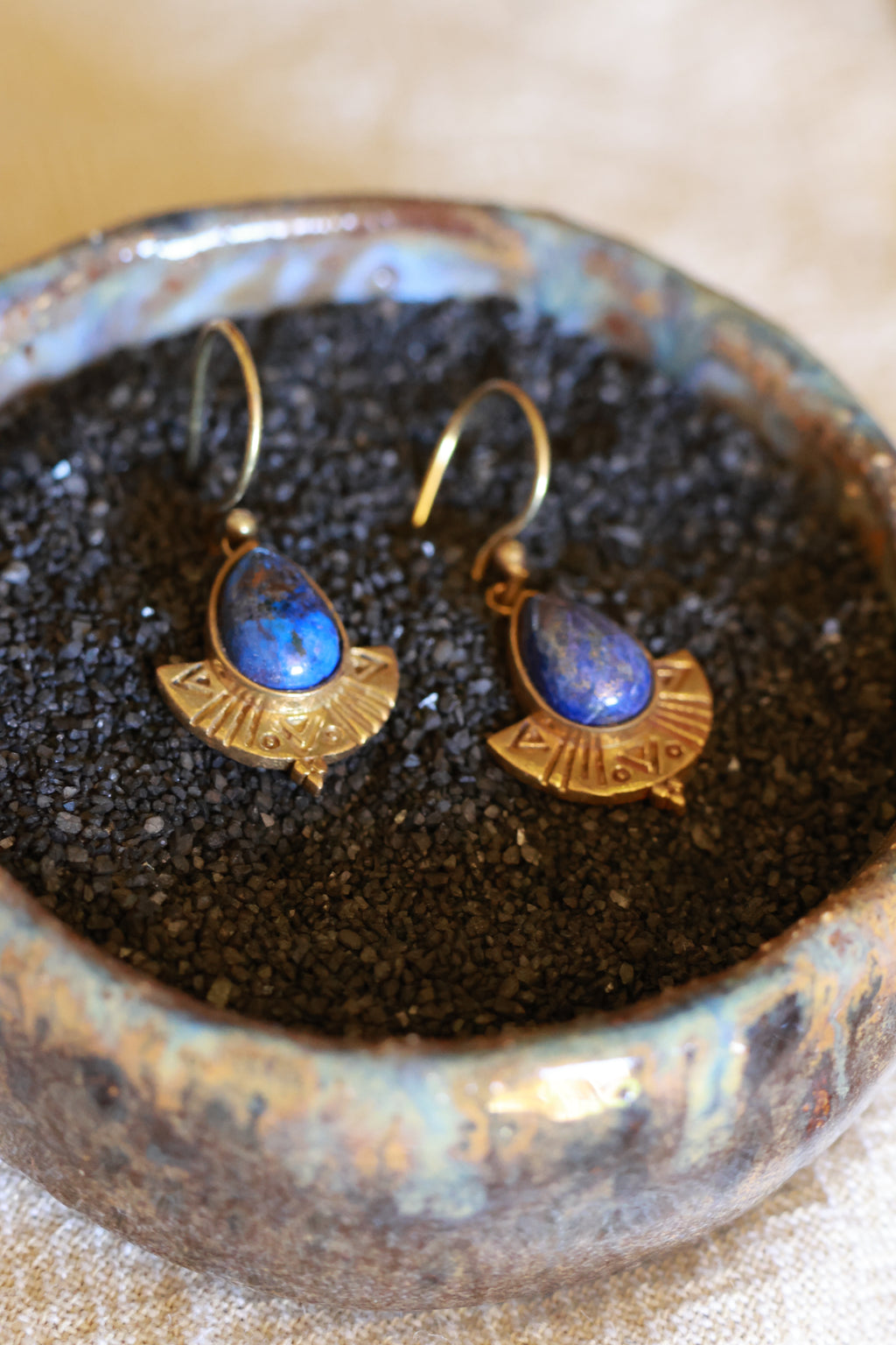 Brass earrings - arrow