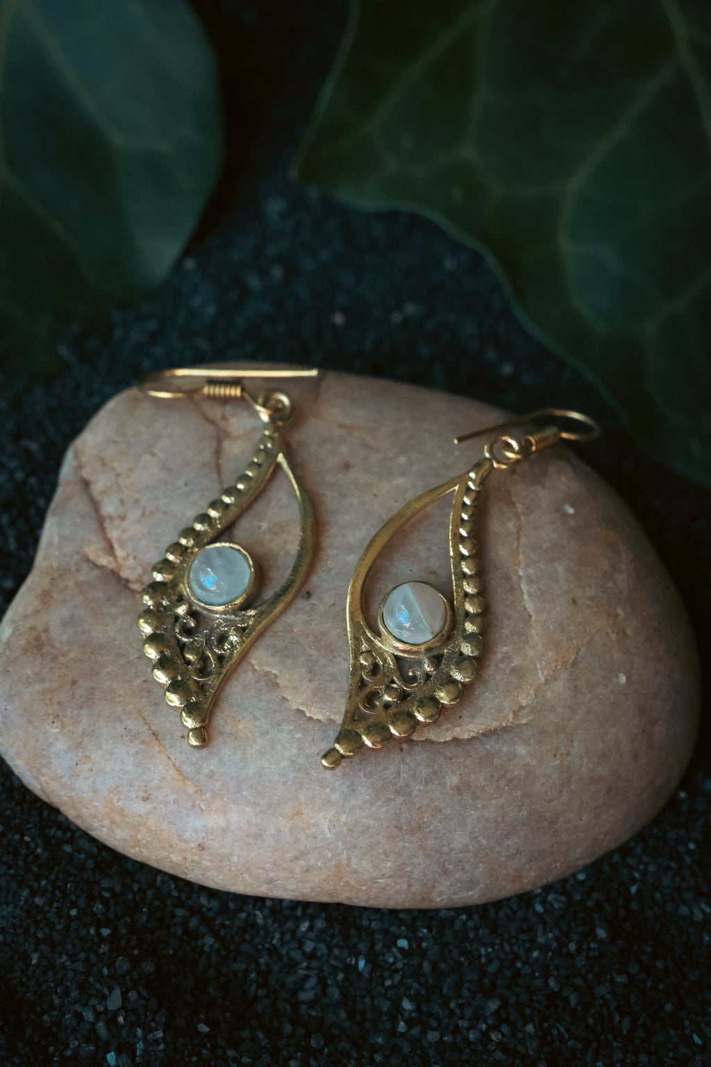 Brass Earrings - Crescent leaf - Quartz