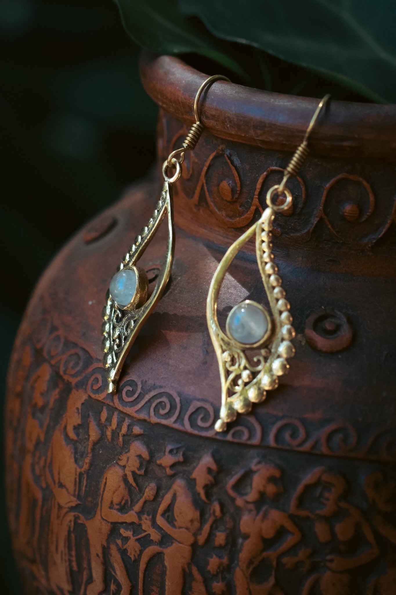 Brass Earrings - Crescent leaf - Quartz