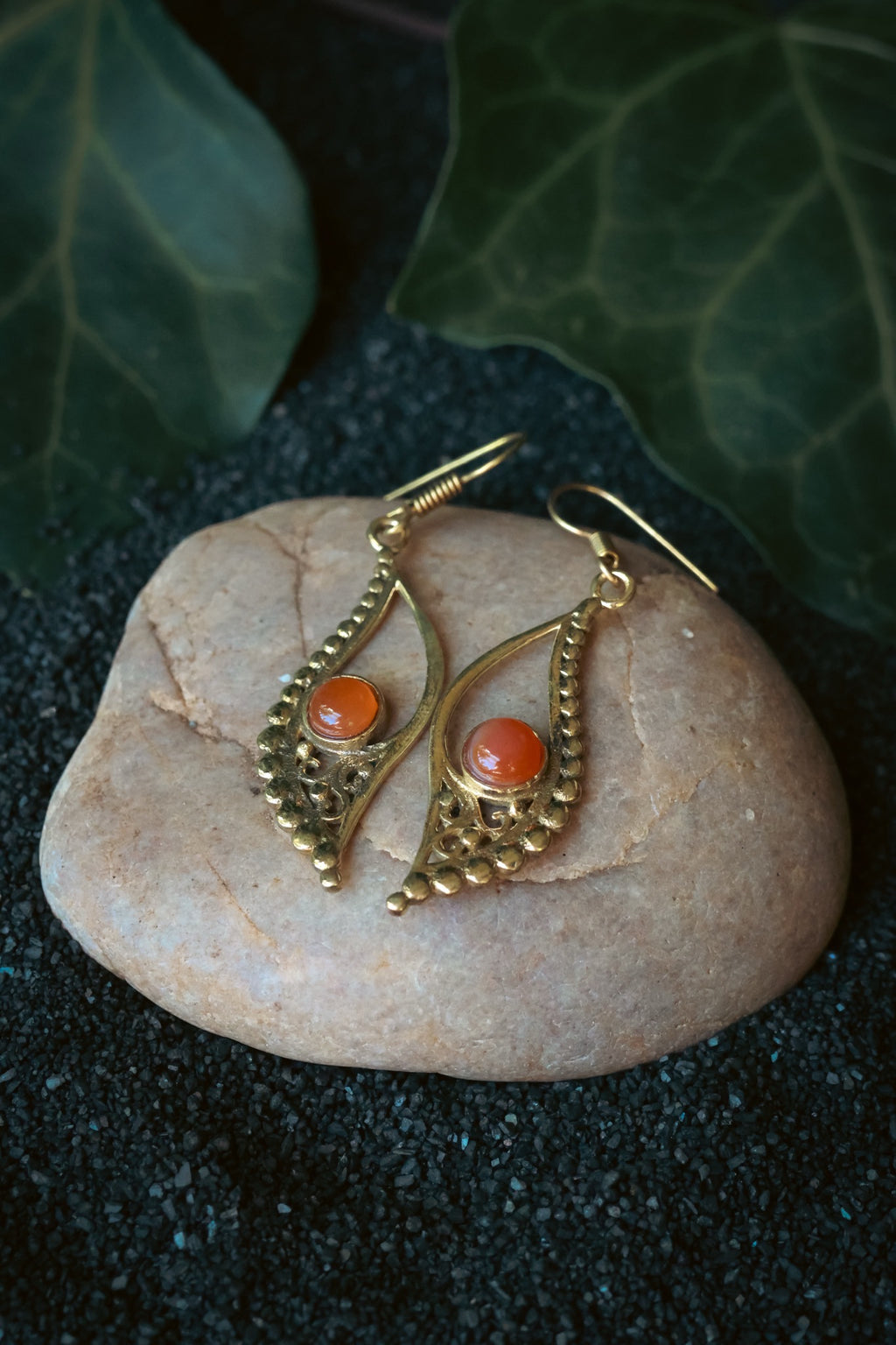 Brass Earrings - Crescent leaf - Toulmarine