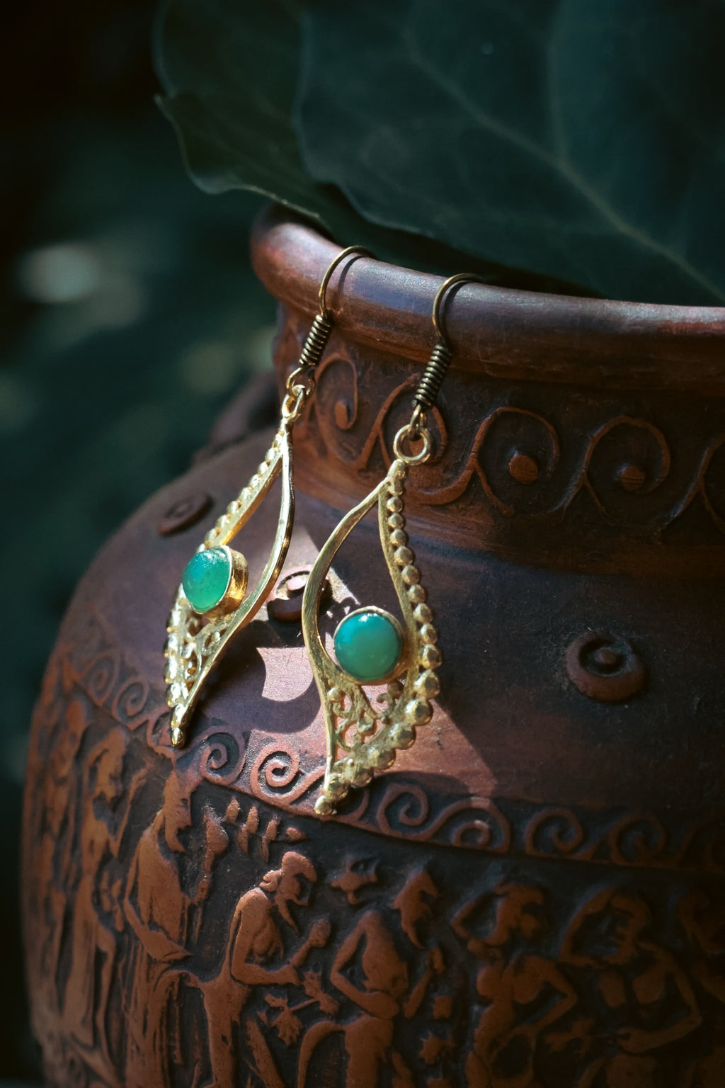 Brass Earrings - Crescent leaf - Aventurine