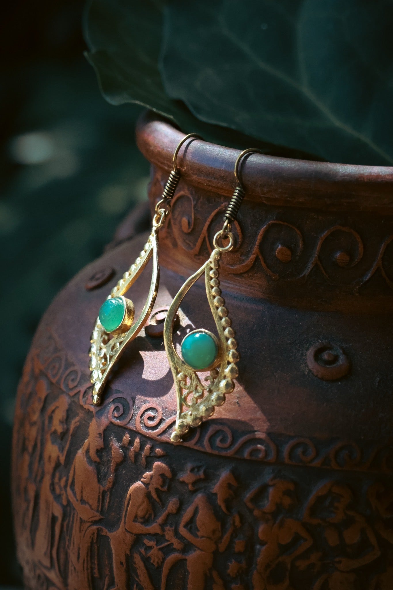 Brass Earrings - Crescent leaf - Aventurine