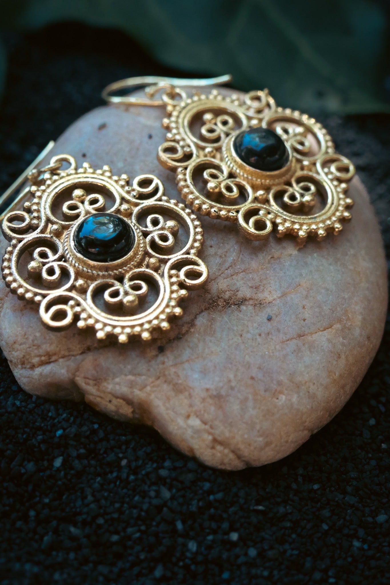 Brass Earrings -Clover - Onyx