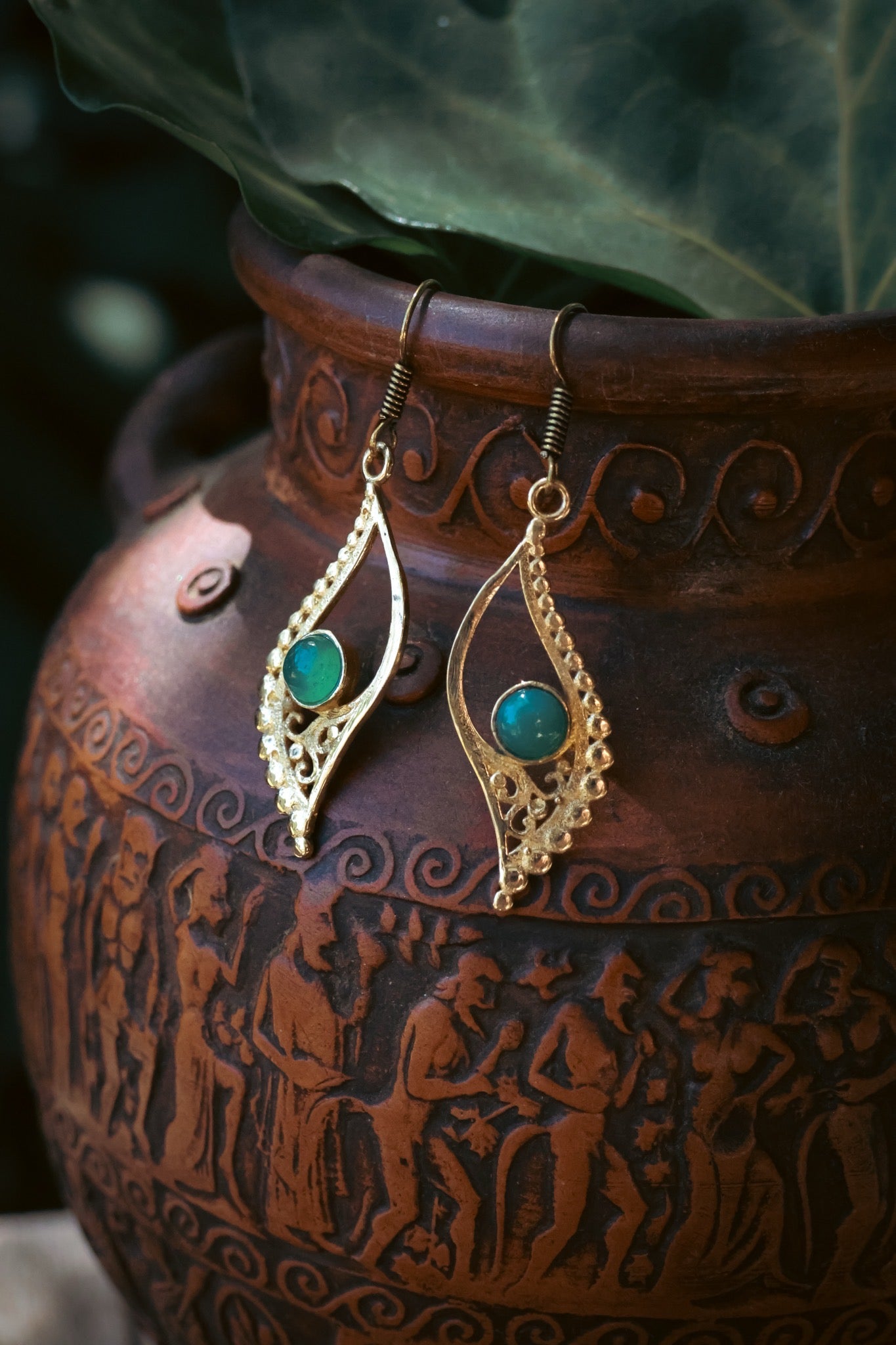 Brass Earrings - Crescent leaf - Aventurine