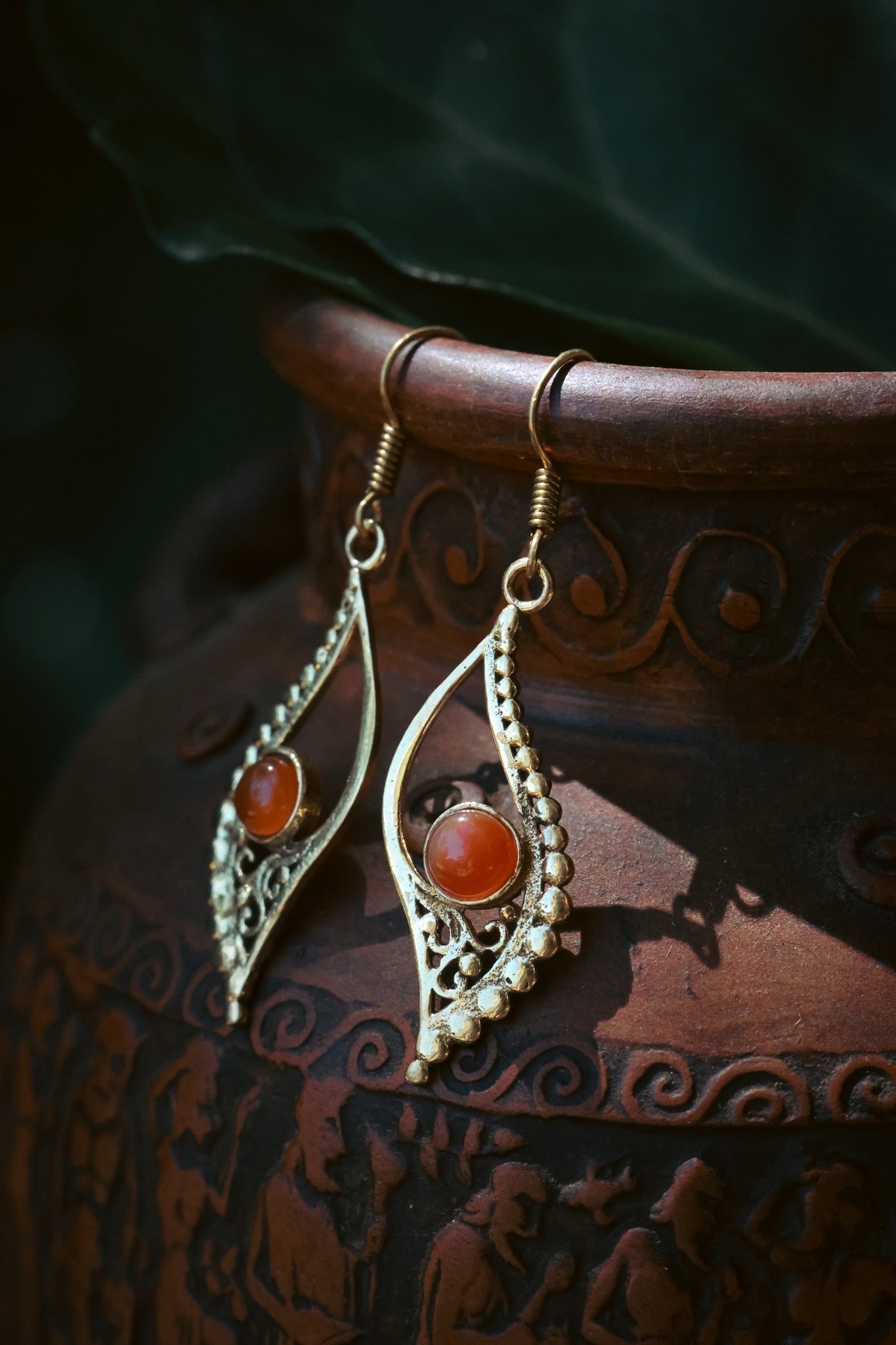 Brass Earrings - Crescent leaf - Toulmarine