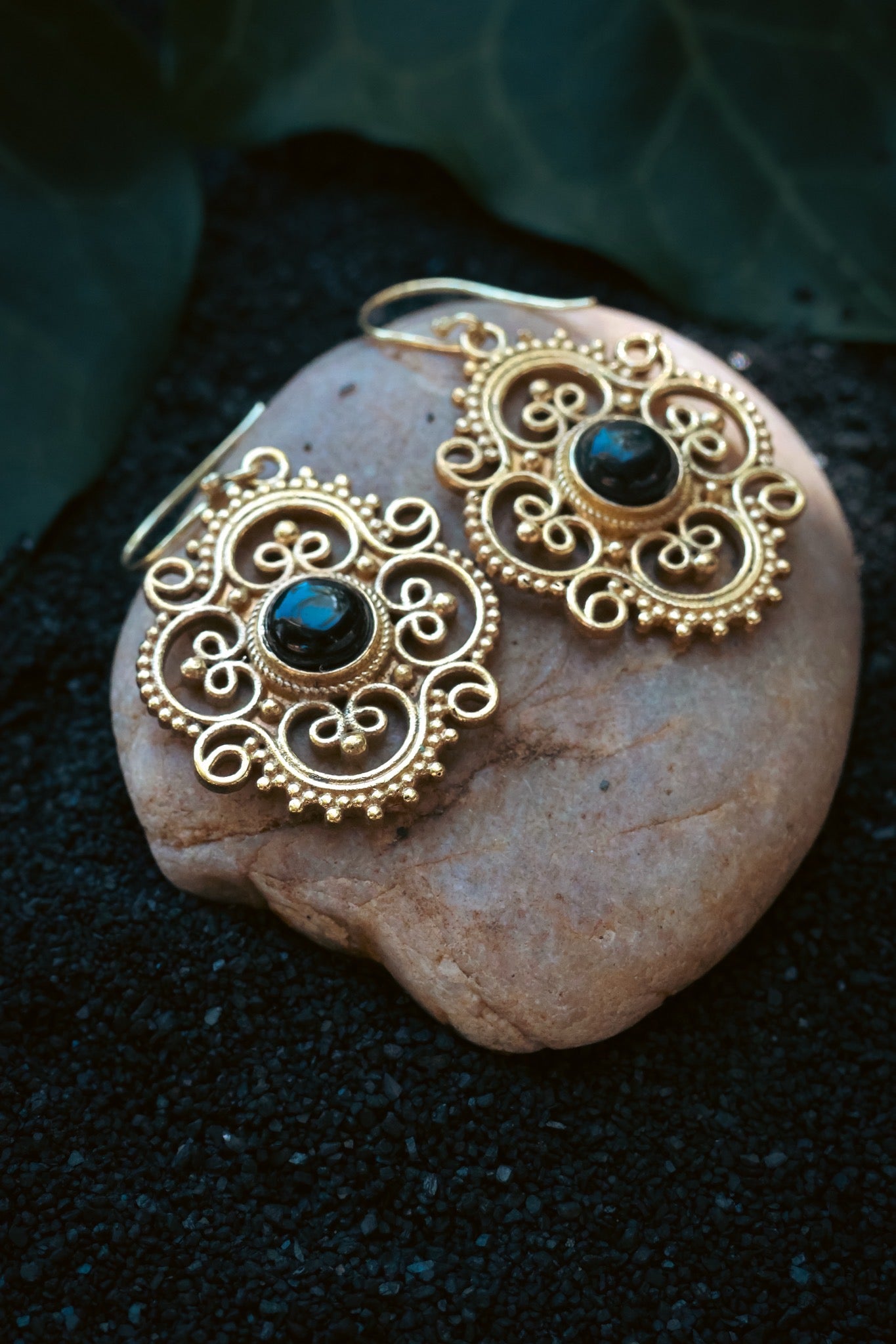 Brass Earrings -Clover - Onyx